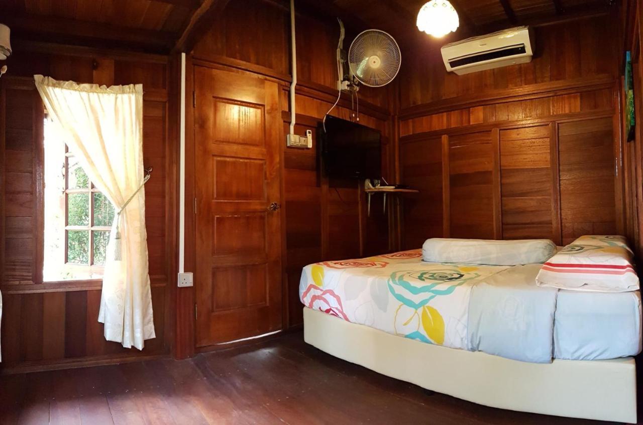 Villa Temila Pasir Puteh Exterior photo