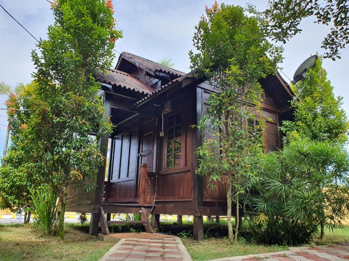 Villa Temila Pasir Puteh Exterior photo